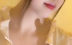 被老总按在办公桌吸奶头